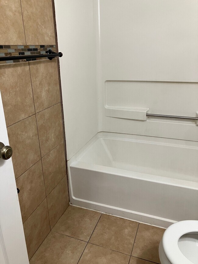 Building Photo - 7054 Foxhall Dr