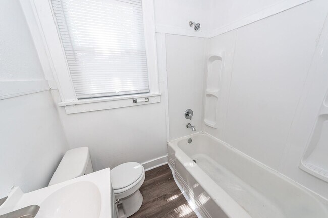 Building Photo - 3 Bedroom, 1 Bathroom Home in Dorchester Terrace - North Charleston