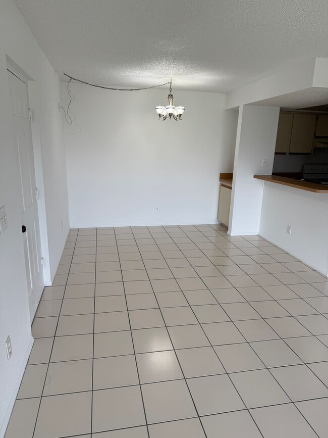 Building Photo - Centrally located condo in great community