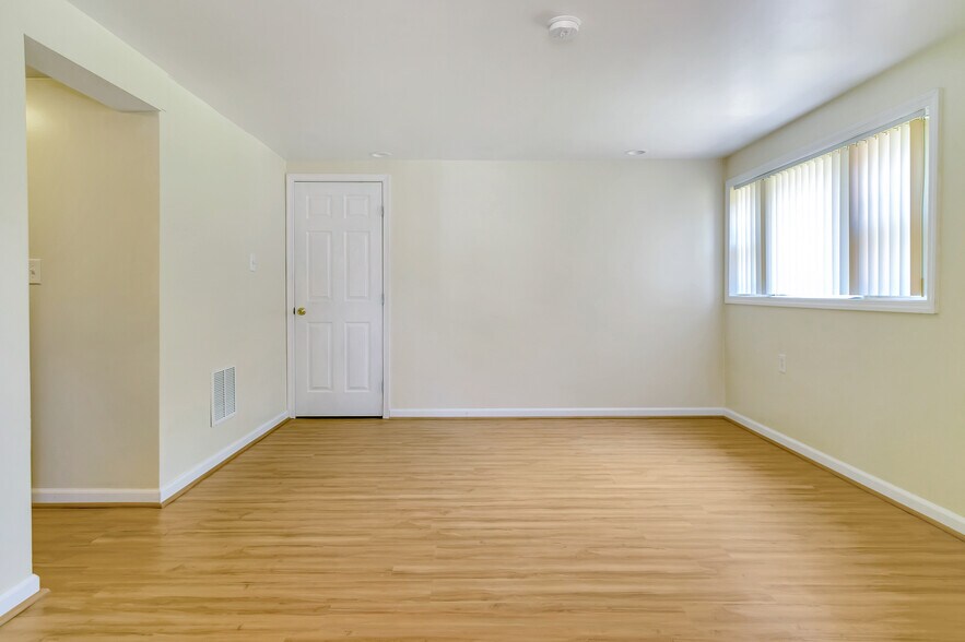 Building Photo - 9085 Autoville Dr