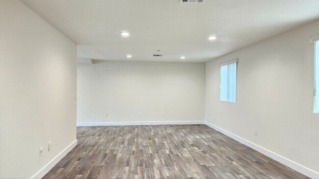 Building Photo - 23(1456,1458)