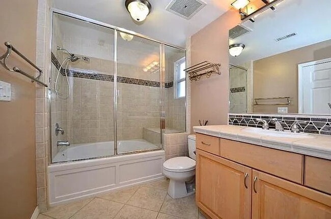 Building Photo - "Chic 1-Bedroom Retreat in the Heart of San Diego’s Little Italy – Perfect Urban Living!"