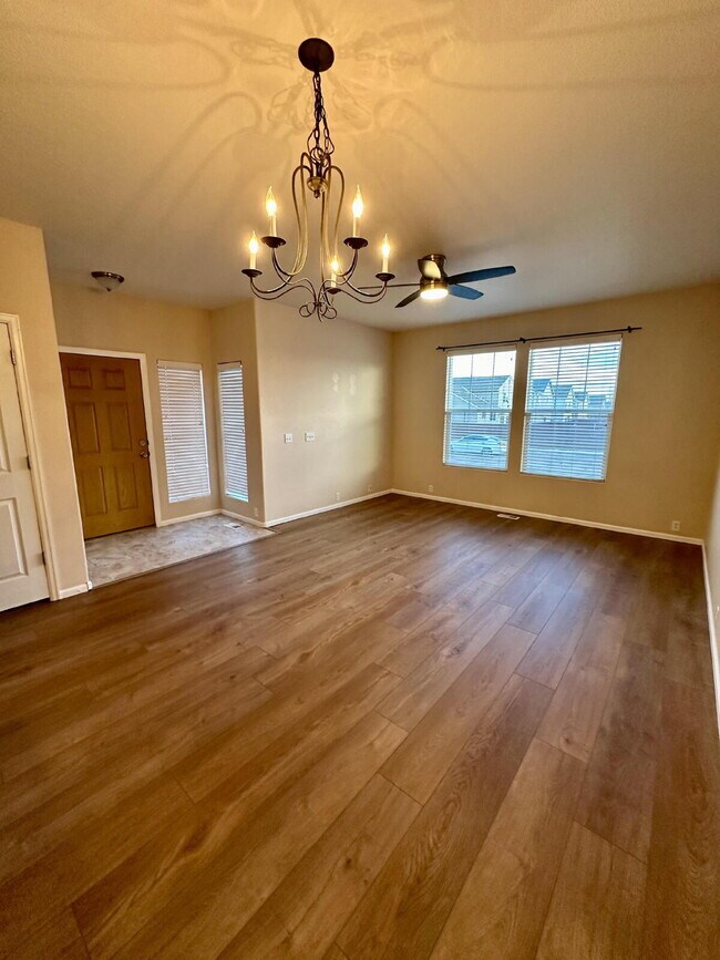 Building Photo - Stylish 2 bedroom Townhome end unit w/Loft 80923