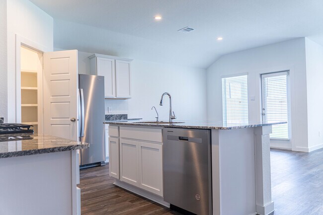Building Photo - 1123 Sommerville Dr