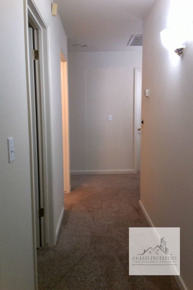 Building Photo - Beautiful Woodward Lake home on a large corner lot.