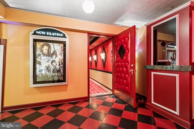 Building Photo - 9454 Newbridge Dr