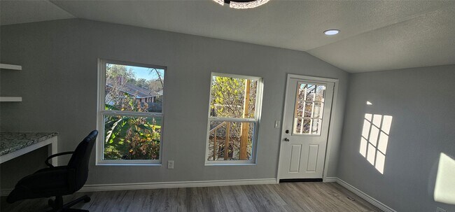 Building Photo - 2634 Tidewater Dr