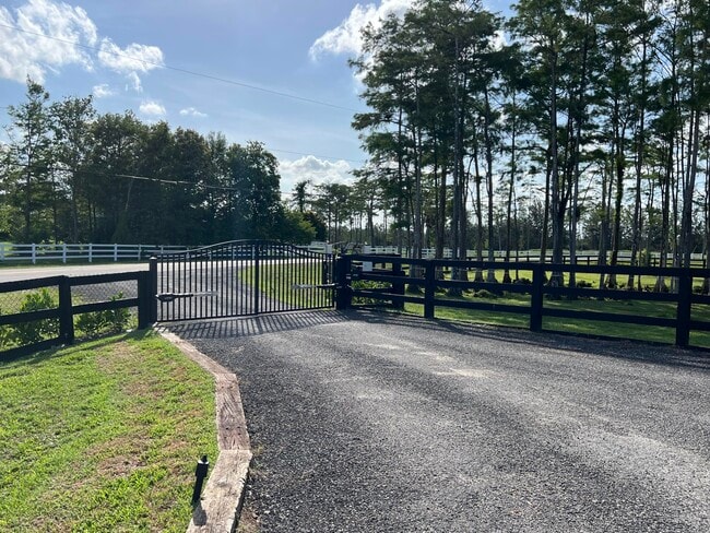 Building Photo - 6600 Duckweed Rd