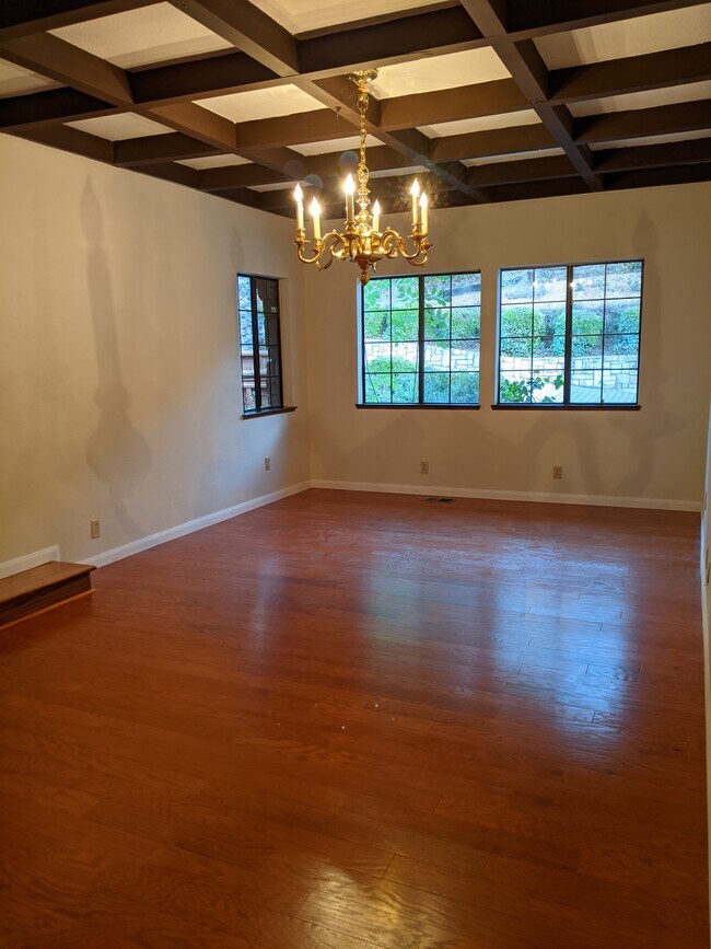 Building Photo - 28050 Horseshoe Ct