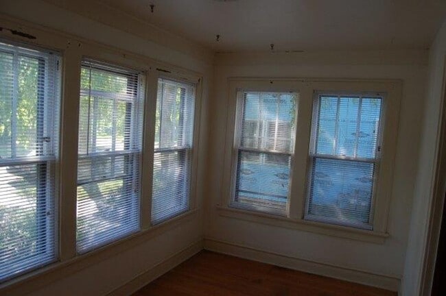 Building Photo - 205 N Few St