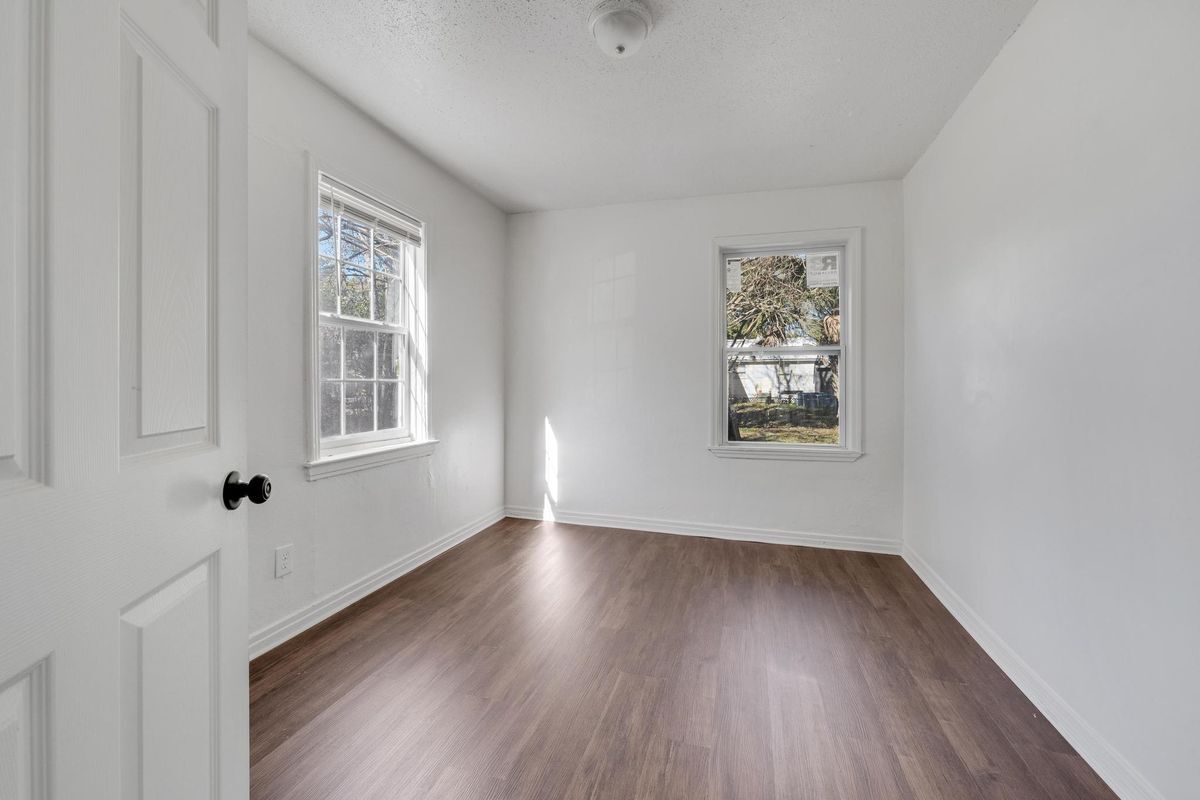 Building Photo - 3173 3rd St Cir S