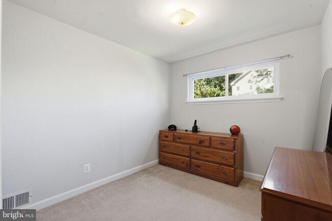 Building Photo - 7205 Wayne Dr