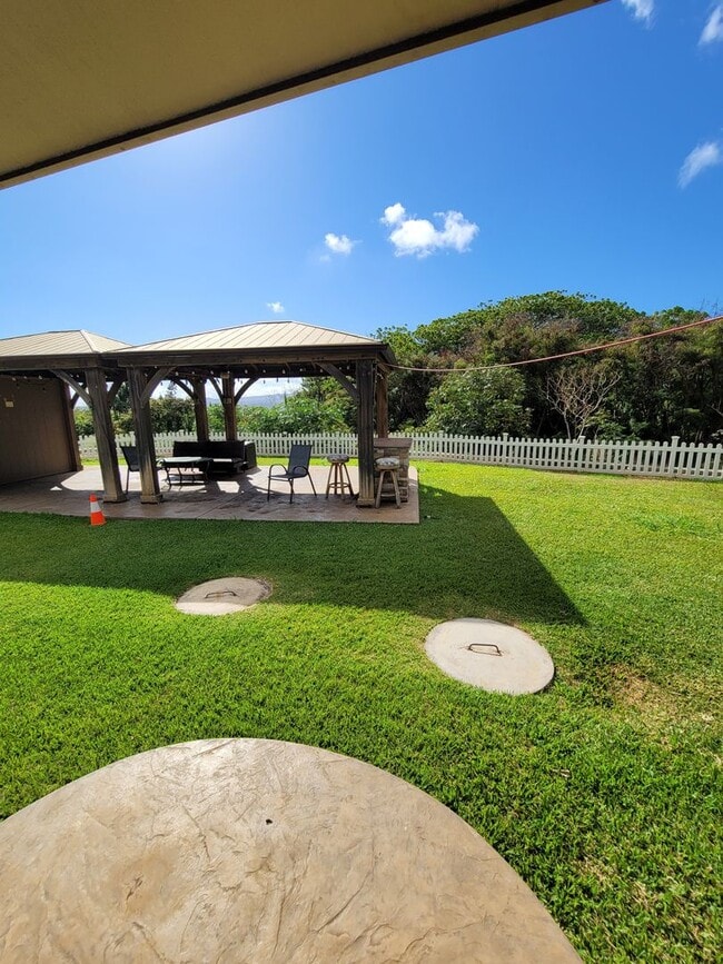Building Photo - 3 Bedroom 1.5 Bathroom Main House in Waikapu