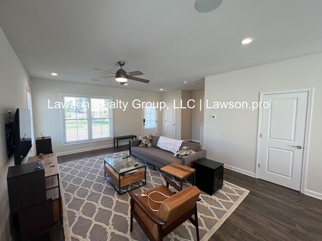 Building Photo - Upscale and Spacious Daleville Townhome