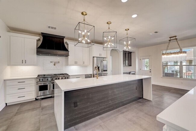 Building Photo - 16012 Spillman Ranch Loop