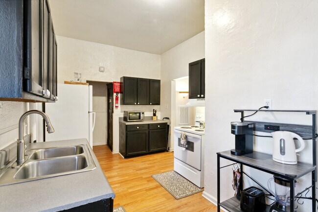 Building Photo - 349 51st St