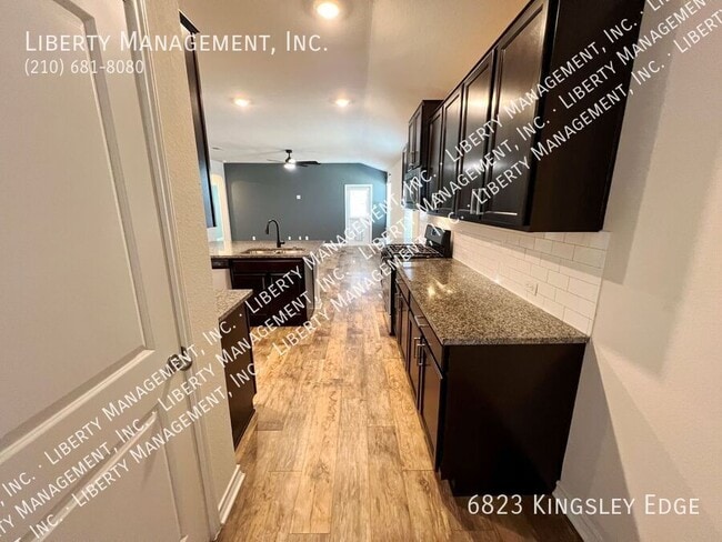 Building Photo - 6823 Kingsley Edge