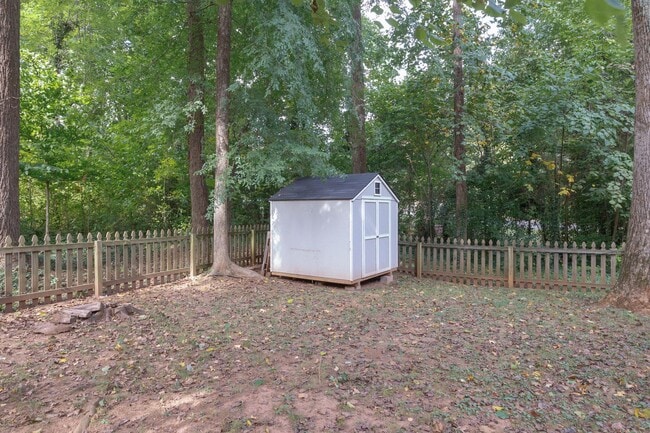 Building Photo - 3 Bed 2 Bath near Lake Jeanette