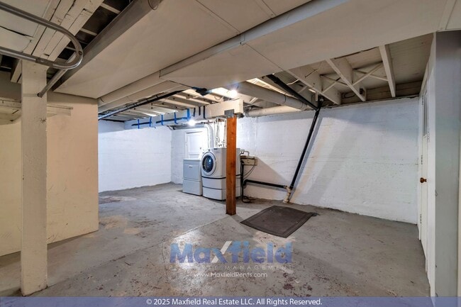 Building Photo - Charming Bungalow - Sugar House Area - 4BD...