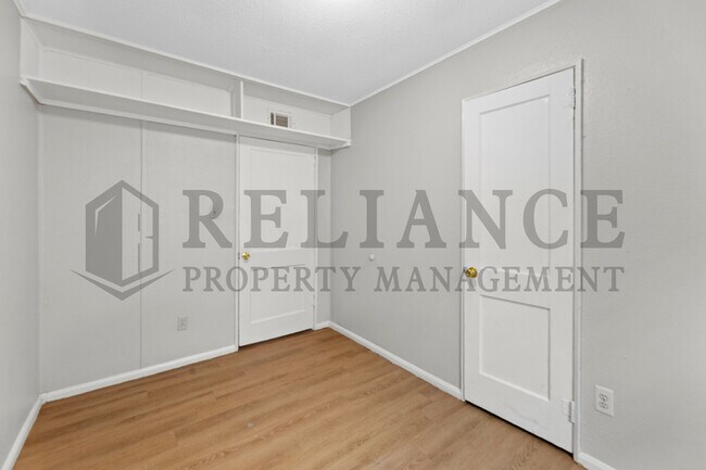 Building Photo - 2450 N Prince St
