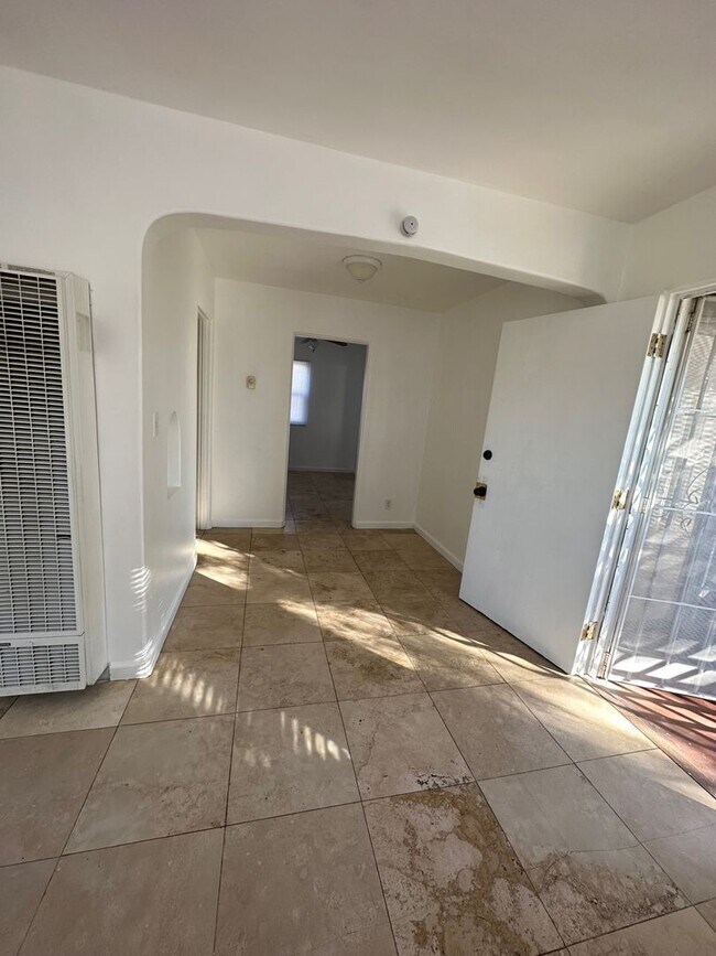 Building Photo - 6719-21 Wunderlin Ave