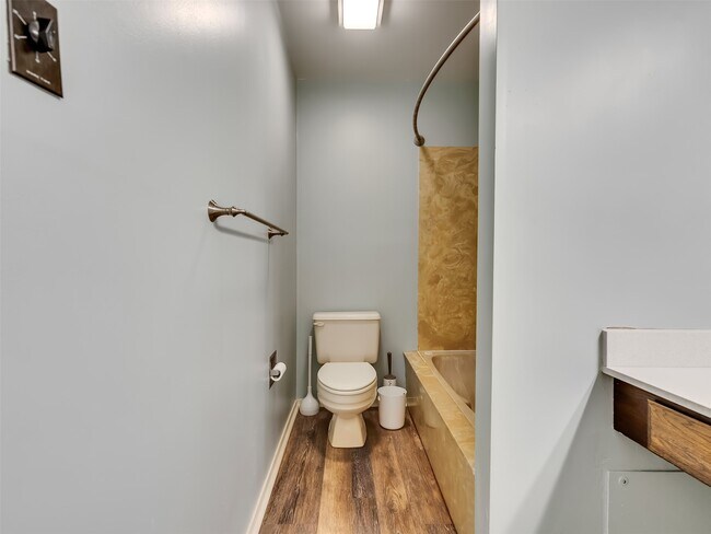 Building Photo - 921 Marine Dr