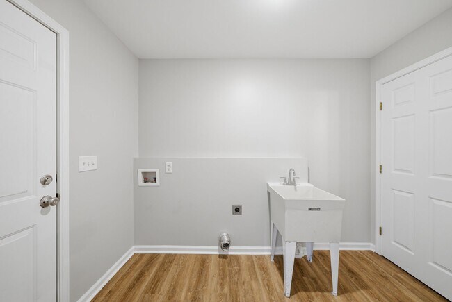 Building Photo - 201 Tonylee Ct