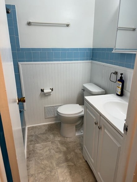 Building Photo - 100 N Fairlawn Ave