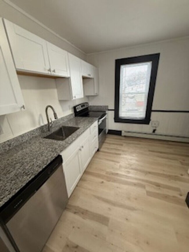 Building Photo - 18-20 Pierce St