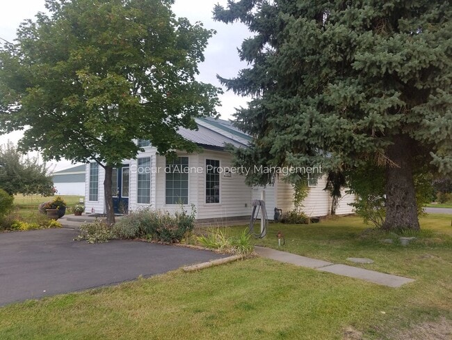 Building Photo - 1827 E 12th Ave
