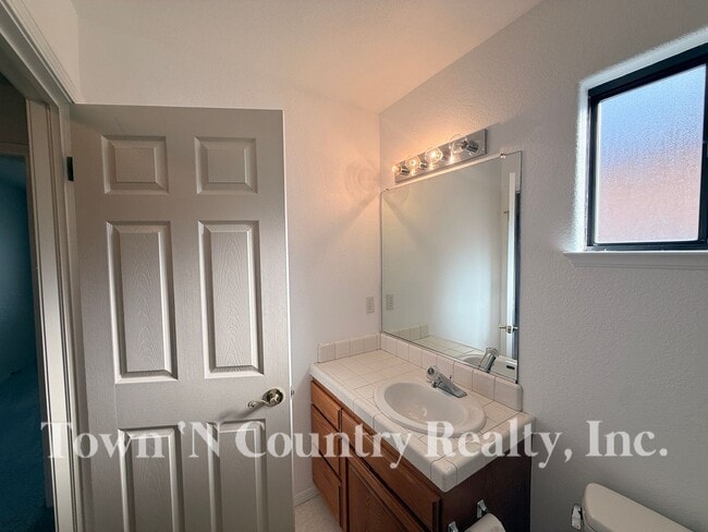 Building Photo - 139 Greenbriar Way