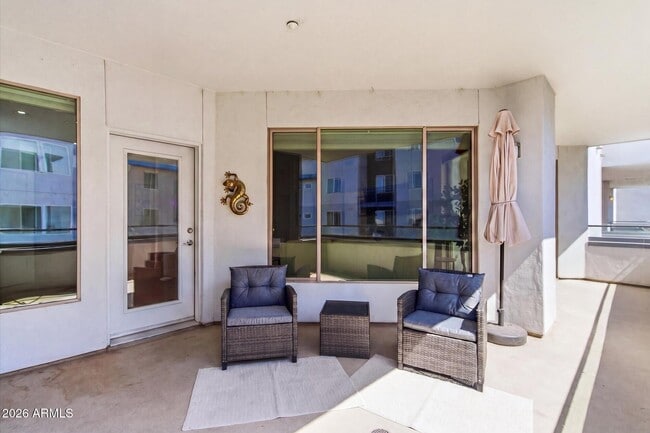 Building Photo - 945 E Playa Del Norte Dr