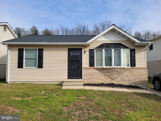 Building Photo - 28 Lincoln Ave