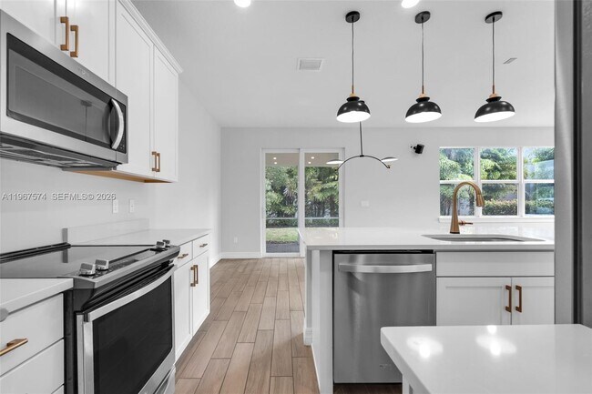 Building Photo - 1595 Evergreen Ter