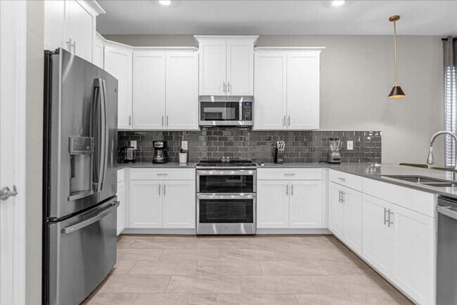 Building Photo - 9052 Sommerset Hills Dr