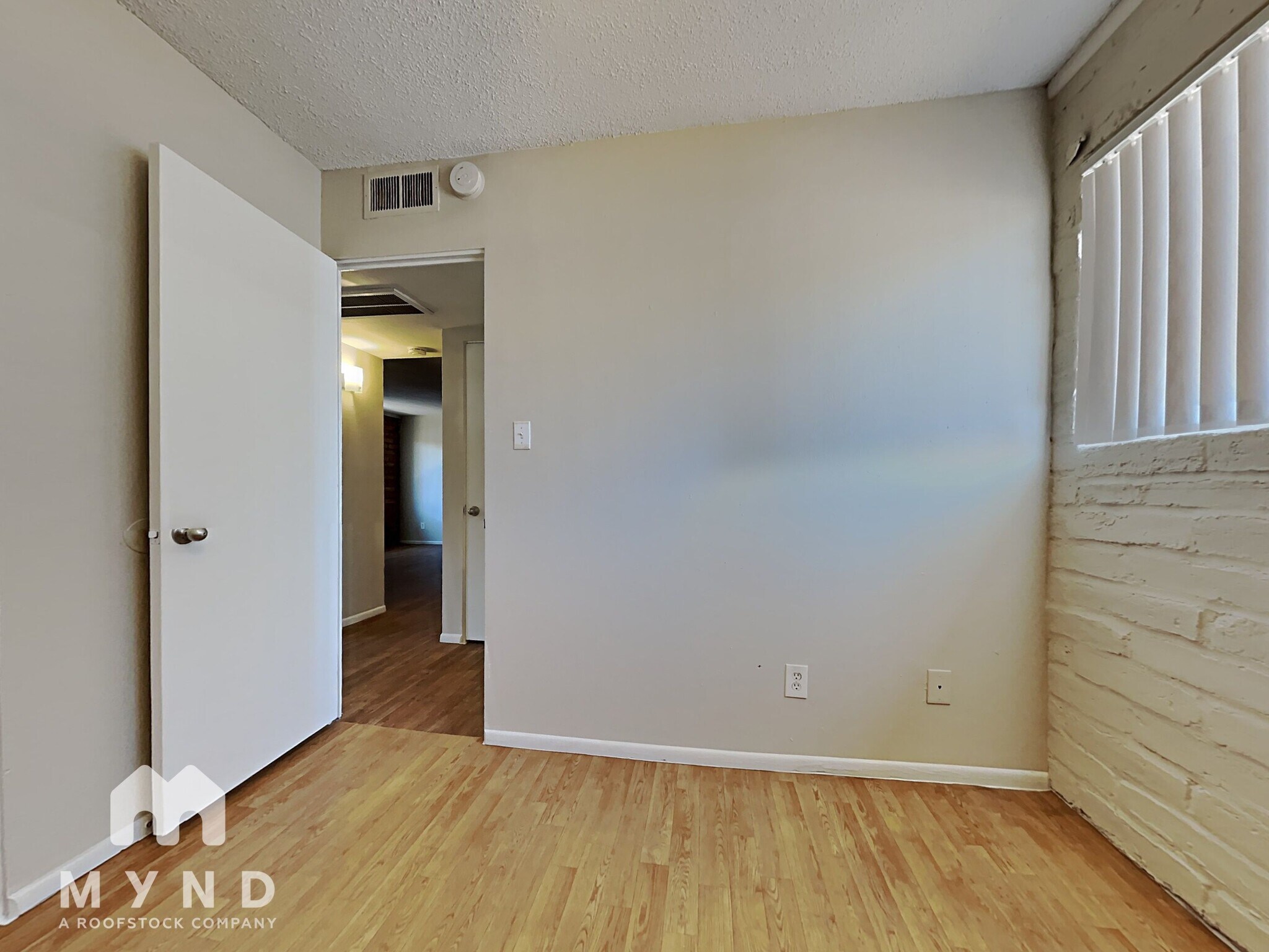 Building Photo - 910 S Dorsey Ln