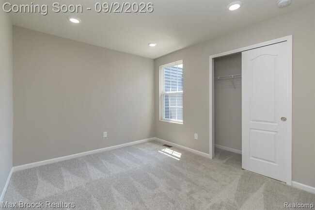 Building Photo - 4819 Glenora Dr