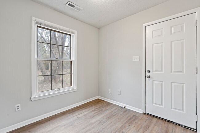 Building Photo - 2710 Cave Ave NW