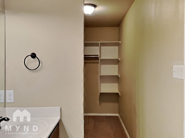 Building Photo - 120 Brickyard Ct