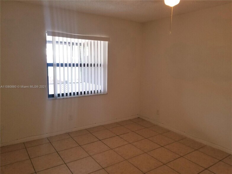 Building Photo - 6979 SW 40th St
