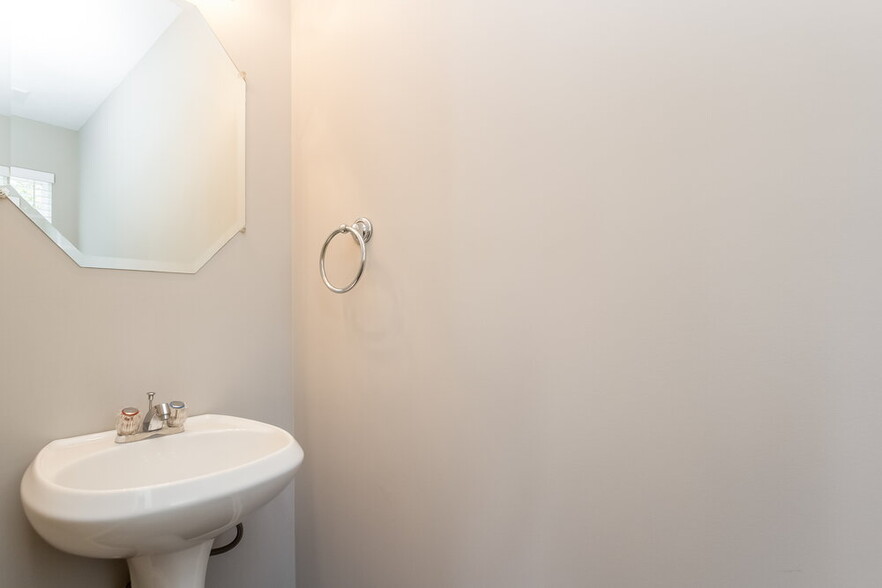 Building Photo - 4107 Shoreside Cir SW