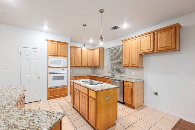 Building Photo - 6008 Sierra Leon
