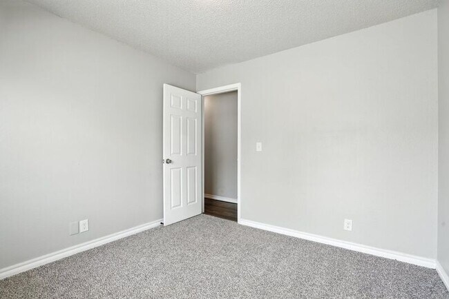 Building Photo - 2929 S 138th E Pl