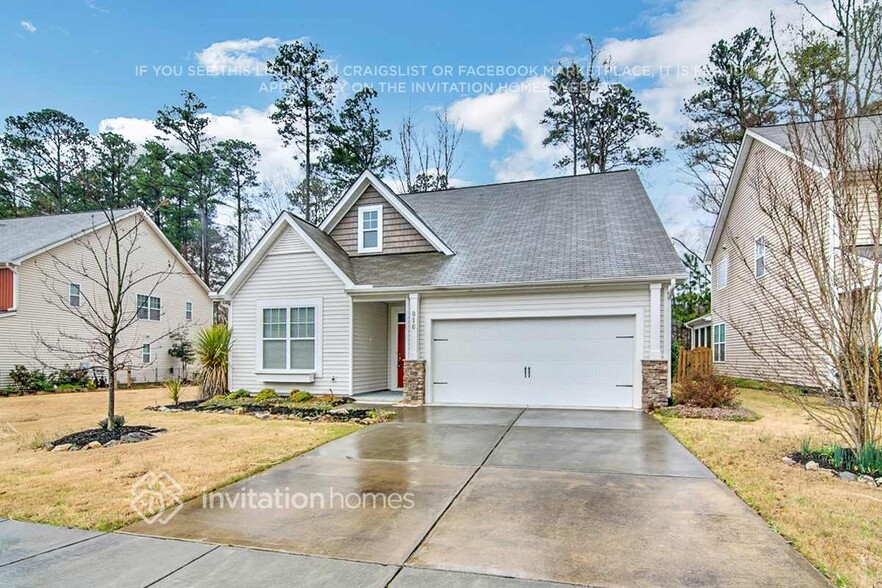 Building Photo - 816 Briana Dr