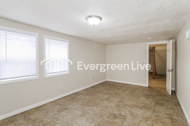 Building Photo - 3106 E 94th St