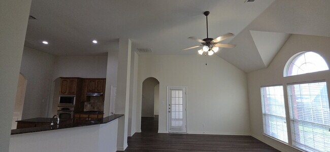 Building Photo - Recently remodeled 4 bedrooms, 3 bathrooms and move-in ready!