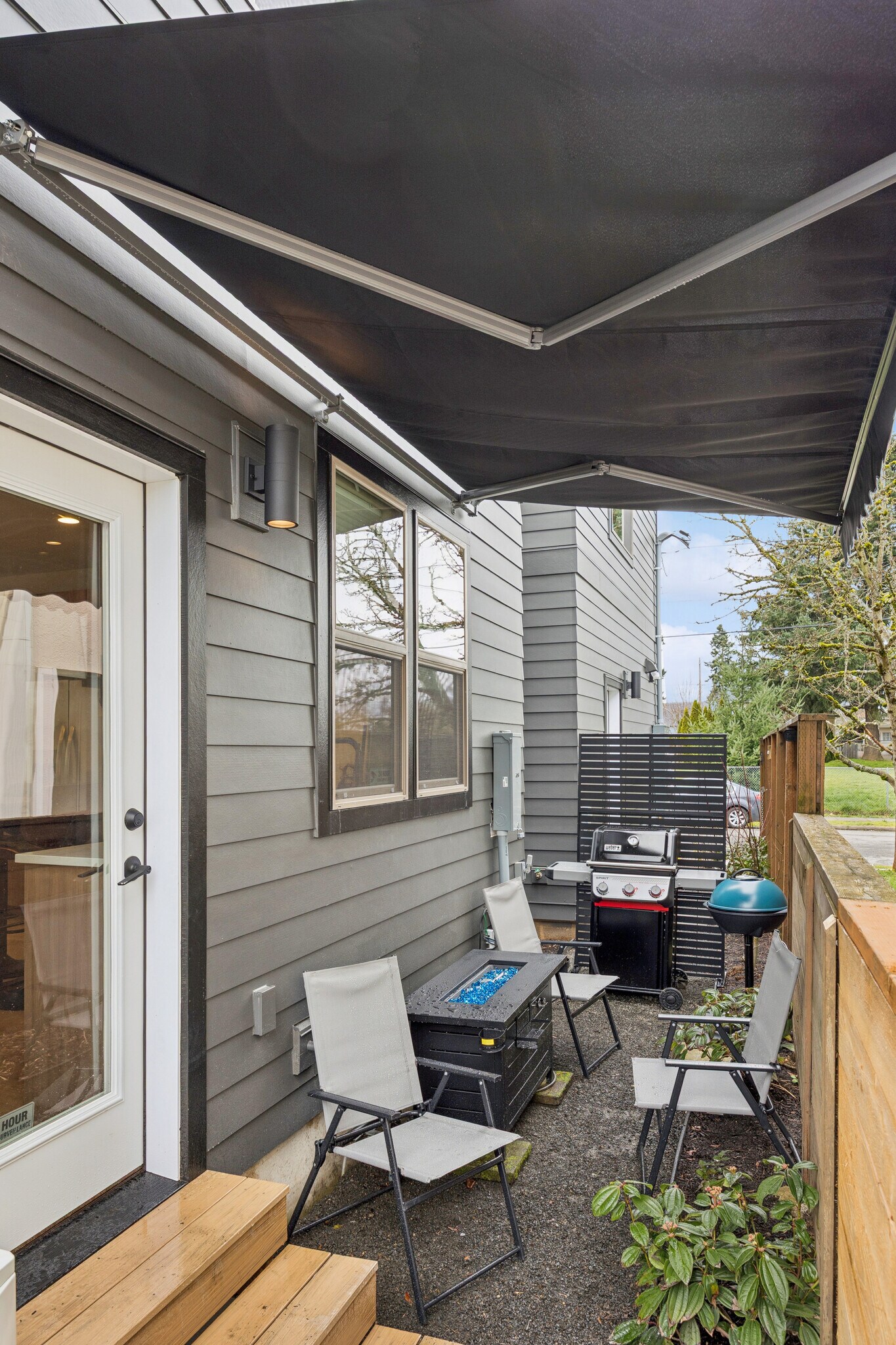 Retractable Awning - 4836 NE 9th Ave
