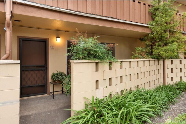 Building Photo - 1736 Woodland Ave