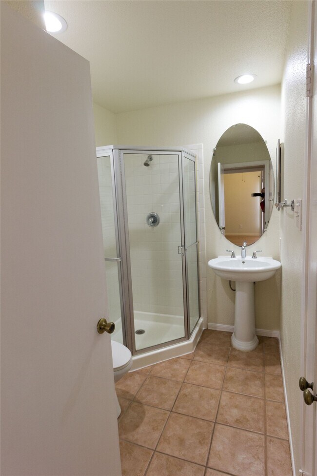 Building Photo - 2121 El Paseo St