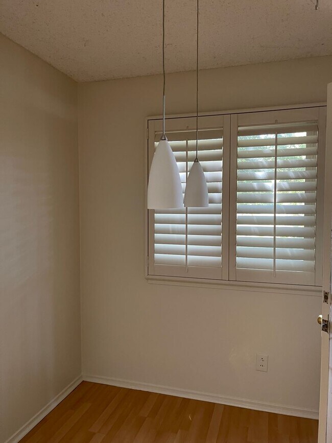 Building Photo - Epic REA: Cozy 2BR Near UC Davis w/ Garage...